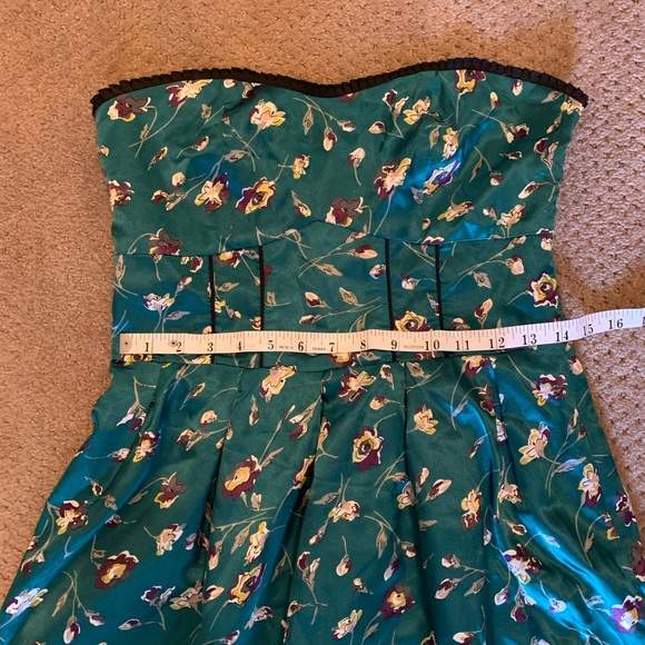 Green Dress - Picture 6 of 10